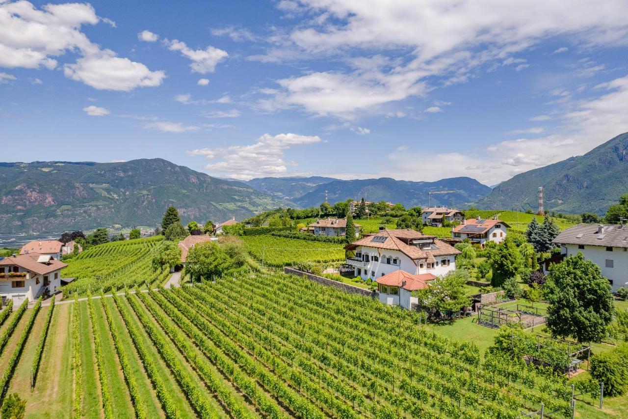 Haus Oberhofer Bed & Breakfast Cornaiano Bagian luar foto