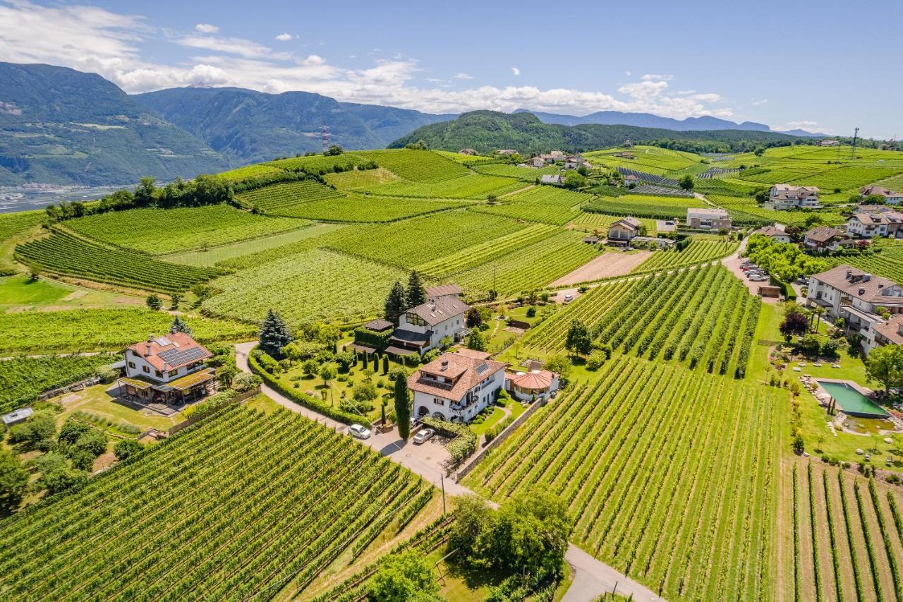 Haus Oberhofer Bed & Breakfast Cornaiano Bagian luar foto