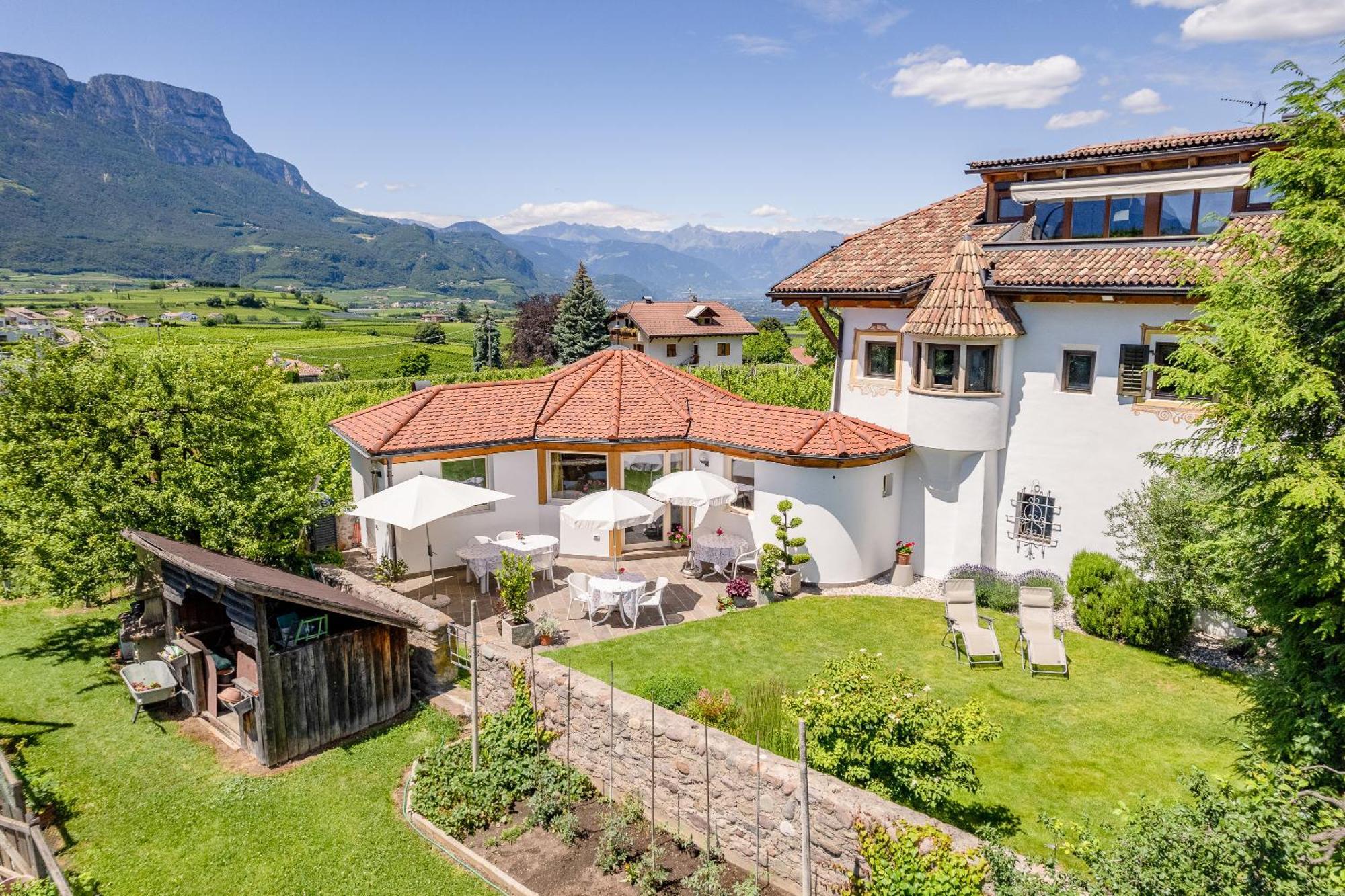 Haus Oberhofer Bed & Breakfast Cornaiano Bagian luar foto
